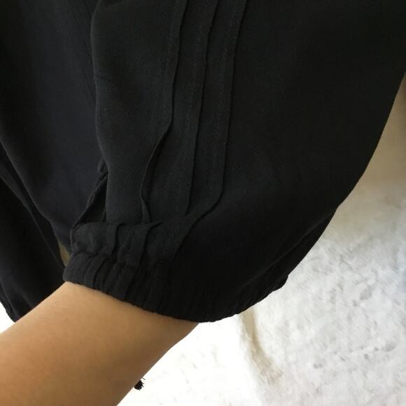 Abercrombie & Fitch Black V-Neck Crop Top - Picture 10 of 12